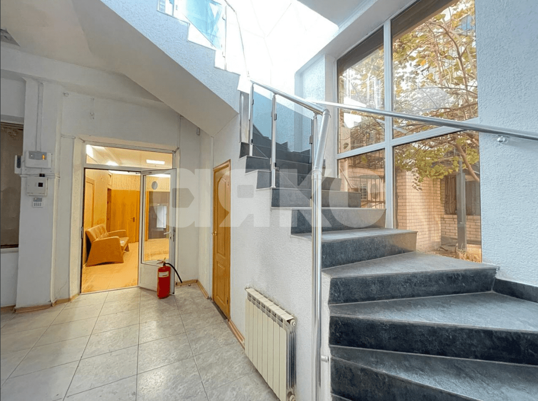 Фото №4: Коммерция 490 м² - Симферополь, Центральный, мкр. 842-й квартал, ул. Героев Аджимушкая, 5