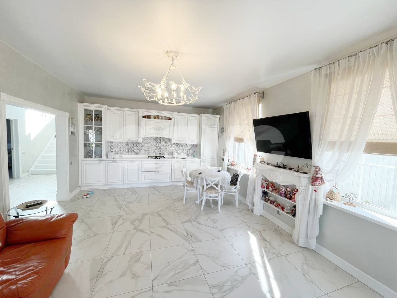 Фото №2: Дом 245 м² + 6 сот. - Молодёжное, мкр. СНТ ОК Изумруд, ул. Рубиновая