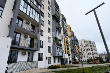 Фото №1: 2-комнатная квартира 49 м² - Симферополь, мкр. жилой комплекс Ваниль, пр-кт Александра Суворова, 103